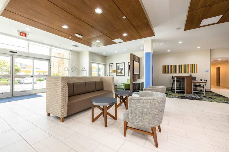 Holiday Inn Express & Suites San Jose Silicon Valley by IHG