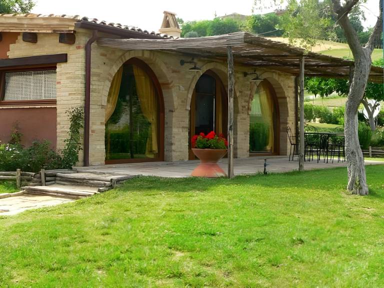 Farm with garden & pool — photo 4