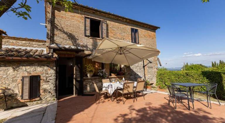 Vacation home with garden & grill in Sarteano