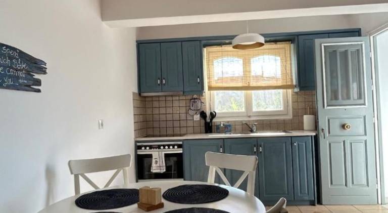 Rental apartment with patio & yard — photo 5