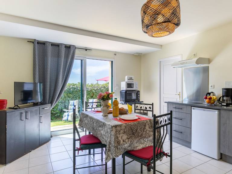 Charming apartment with garden, grill & patio | Pets allowed — photo 3