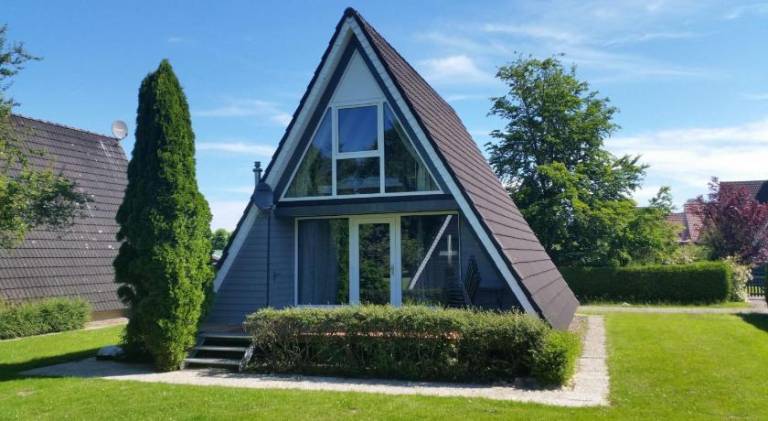 Vacation home with terrace & yard in Butjadingen