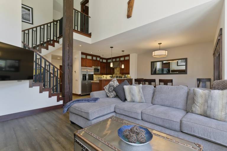 Fully equipped spacious condo with terrace, hot tub & BBQ | Next to the ski | Dogs allowed — photo 4
