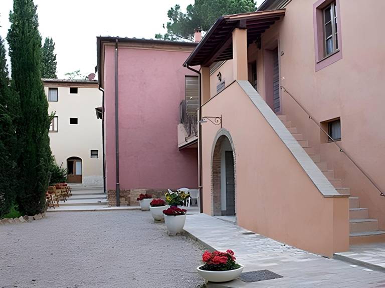 Farm with yard, pool & grill in Chiusi