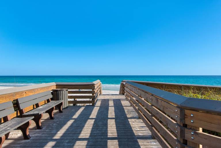 Walking Distance to Beach, Large Pool, Ground Floor Free Attraction Tickets! — photo 4