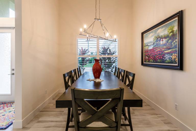 Family-oriented house with barbecue, private pool & yard | Pet-friendly — photo 5