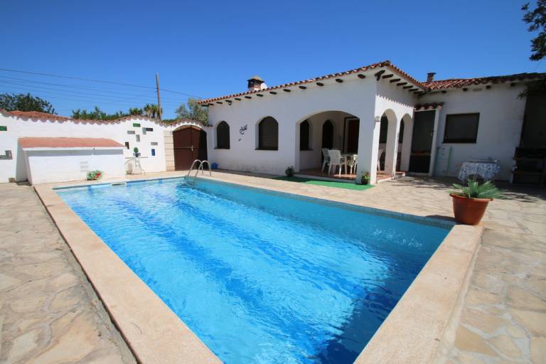 Fully equipped beautiful villa with garden, private pool & barbeque | Pets allowed — photo 2