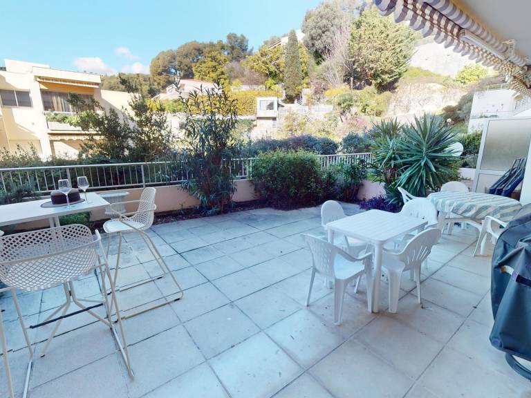 Apartment with pool — photo 3