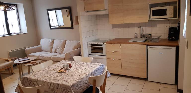 Gite with barbecue, terrace & garden — photo 5