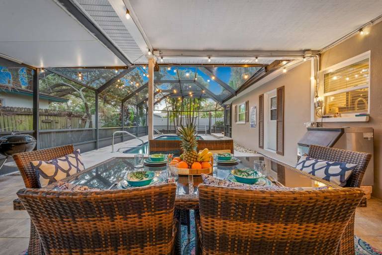 Vacation home with pool — photo 3