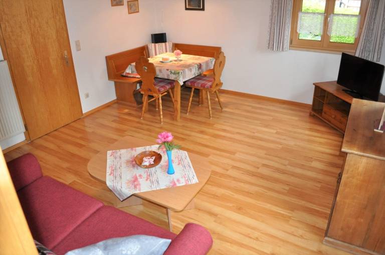 Wonderful rental apartment with yard & patio | Pets allowed — photo 5