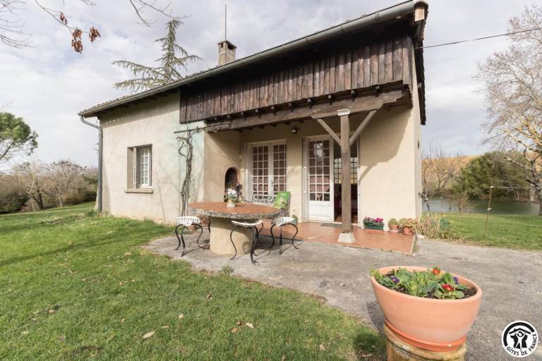 Gite with grill, terrace & garden — photo 2