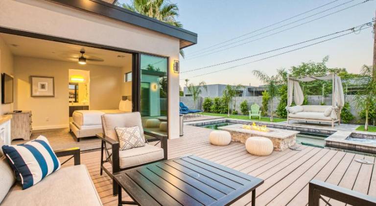 House with pool & hot tub — photo 4