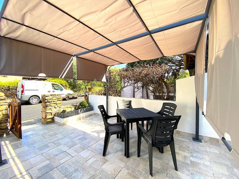 Family-oriented apartment with grill, patio & yard | Garden view | Pet-friendly — photo 5