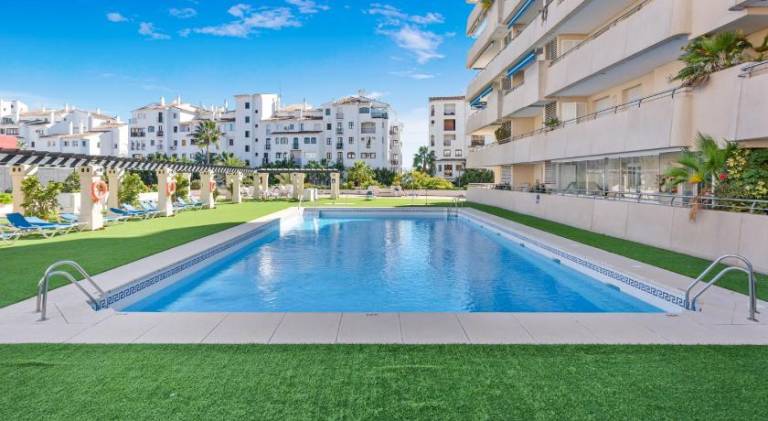 Rental apartment with pool, terrace & garden — photo 3