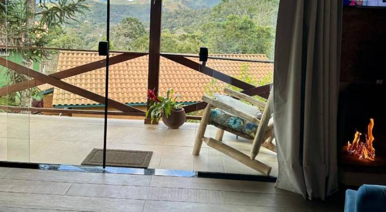 Lodge with patio, jacuzzi & garden | Pets allowed — photo 5