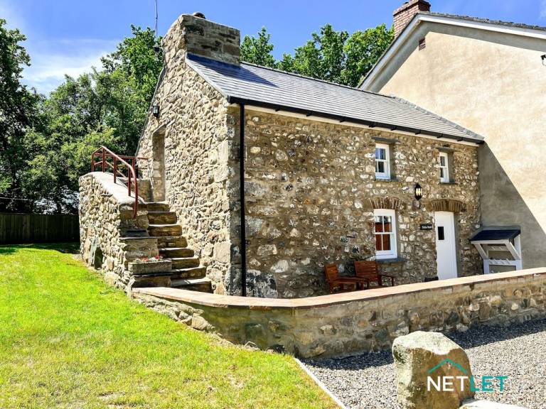 Cottage Solva