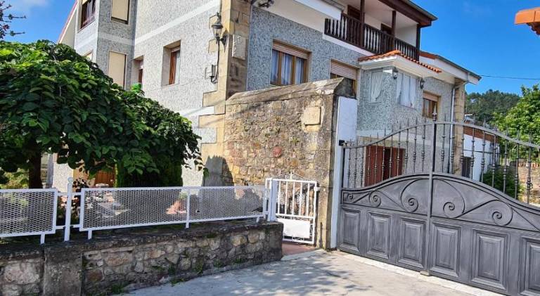Vacation home with 7 rooms for 15 persons in Santander