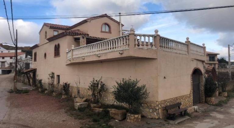 Vacation home with terrace & garden in Teruel