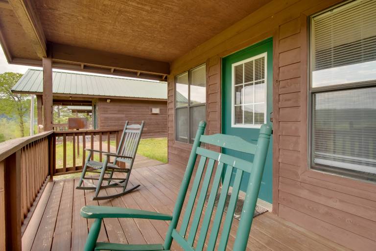 Mtn-View Porch: Arkansas Cabin Near White River — photo 2