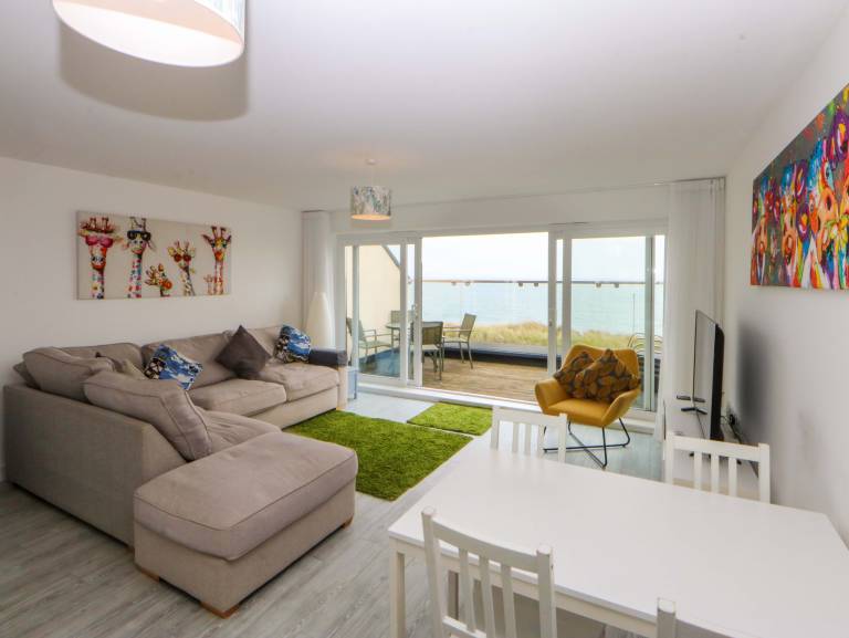 Family-oriented beautiful cottage with yard | Beach view | Pet-friendly — photo 2