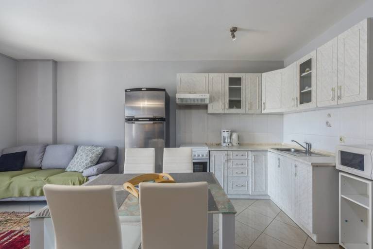 Rental apartment with terrace & yard — photo 4