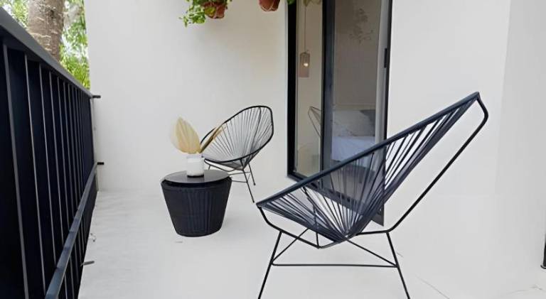 Lovely rental apartment with terrace, yard & private pool | Pets allowed — photo 3