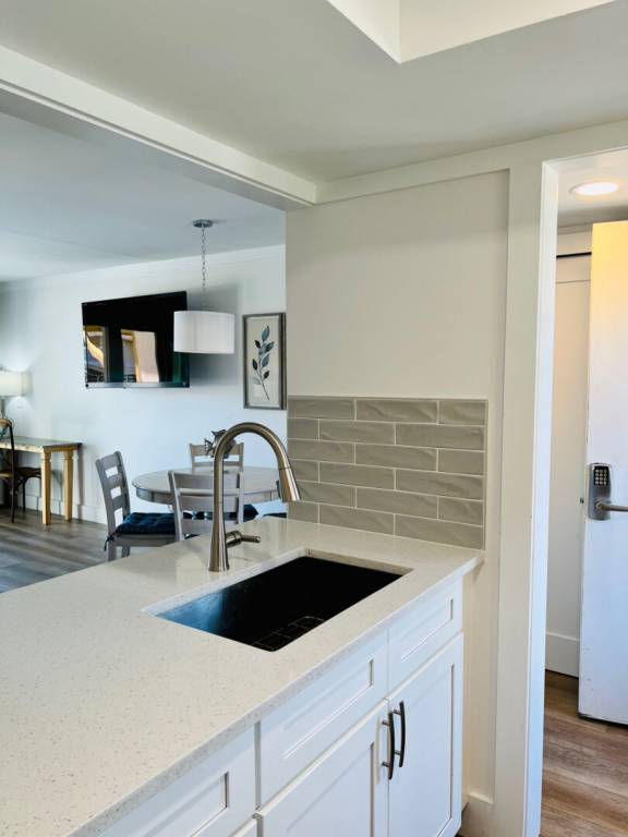 Family-oriented charming condo with jacuzzi, terrace & BBQ | Water view | Pets are welcome — photo 5