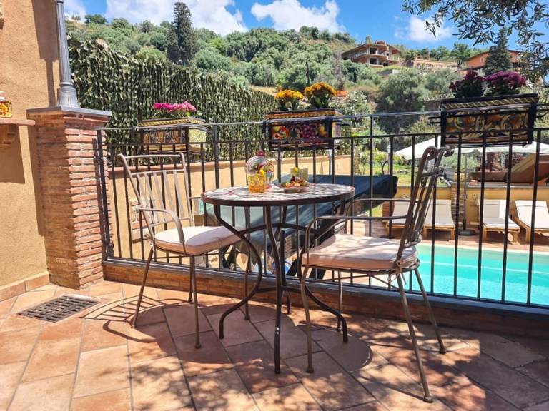 Villa with private pool, yard & barbecue | Nature view — photo 4