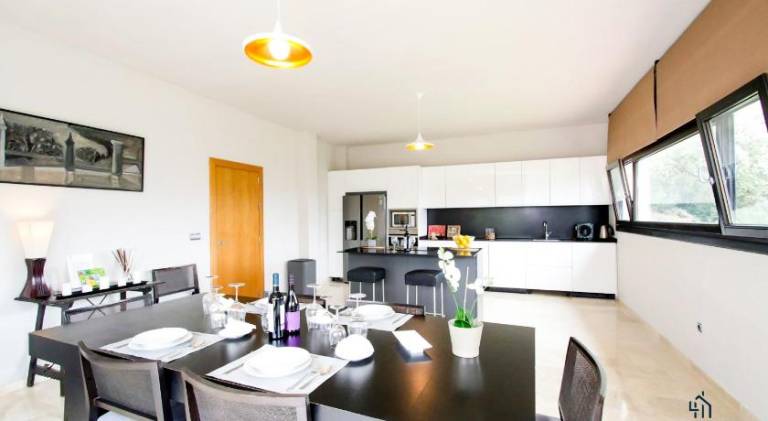 Big villa with pool | Pets are welcome — photo 2