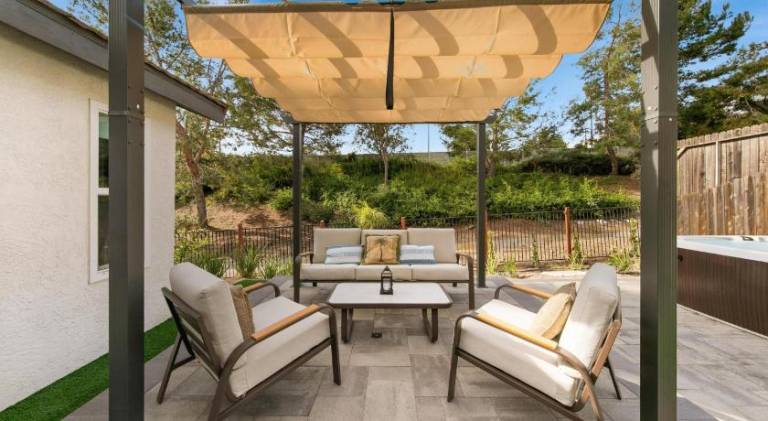 House with jacuzzi — photo 2