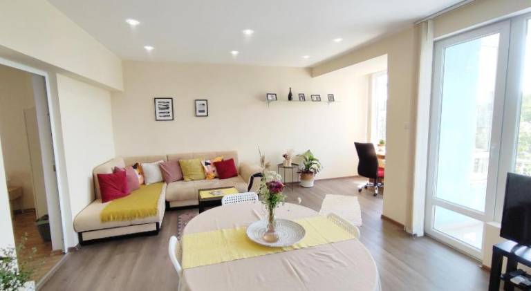 By the CATHEDRAL - TOP center - 2 Bedroom FLAT — photo 2