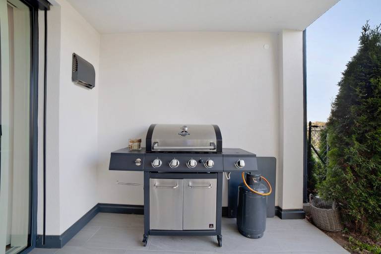 Holiday apartment with garden, BBQ & terrace | Garden view | Perfect for remote work — photo 3