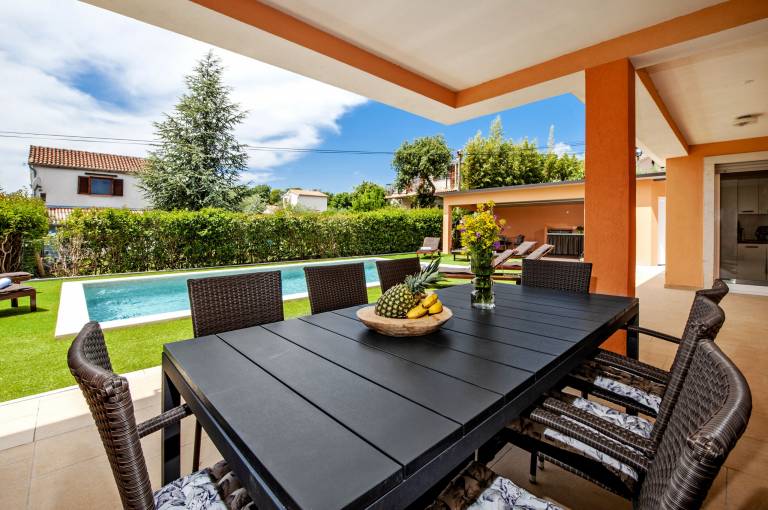 Villa with private pool, BBQ & hot tub — photo 5