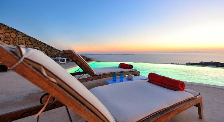 Fully equipped vacation home with pool, yard & terrace | Perfect for remote work | Pets allowed — photo 2