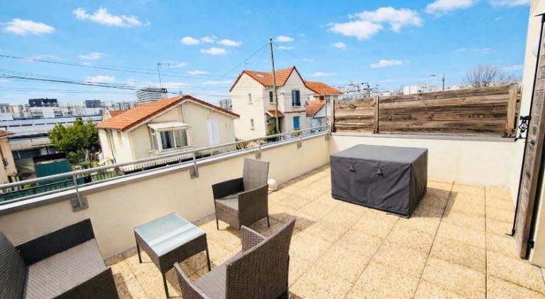Apartment with terrace — photo 3