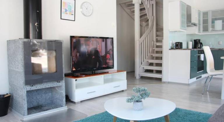 Vacation home with sauna & patio — photo 2