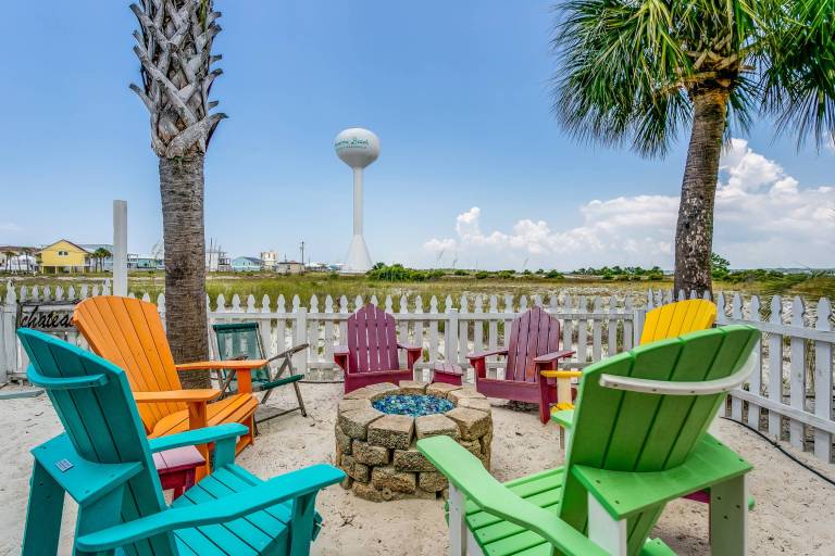 Vacation home with BBQ & pool | River view — photo 5