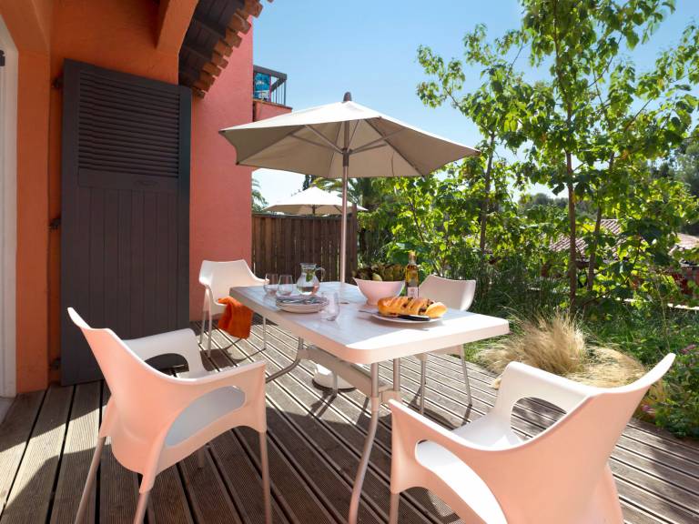 Rental apartment with heated pool, patio & garden | Pet-friendly — photo 3