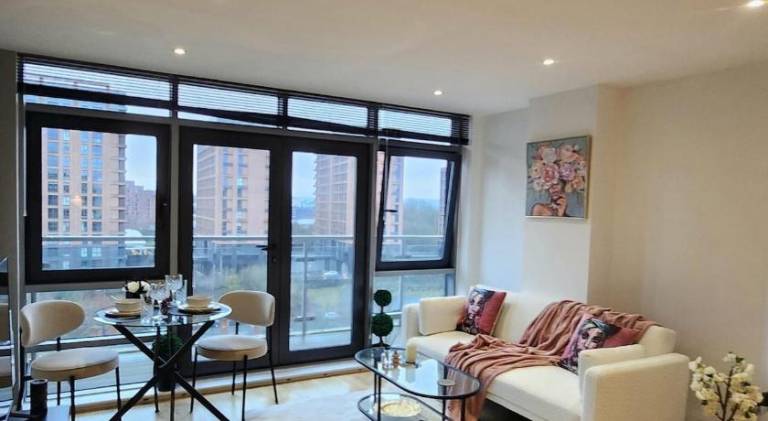 Apartment with 1 room for 4 persons in Leeds, AL