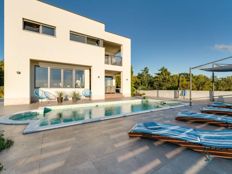 Fully equipped big vacation home with BBQ, yard & private pool | Pets allowed — photo 4