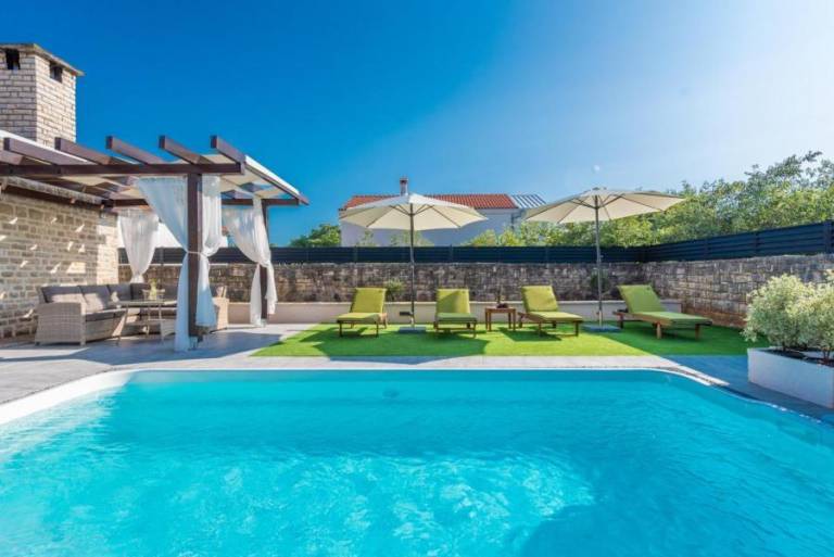 Ferienhaus in Pridraga mit Privatem Pool
