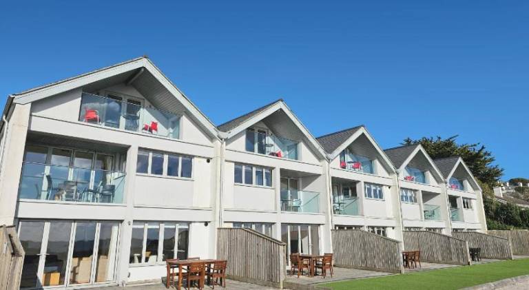 Lodge with terrace in Falmouth