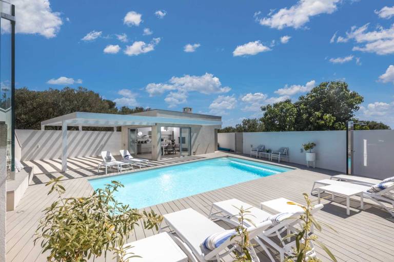 Villa with terrace, pool & yard | Pool view — photo 5