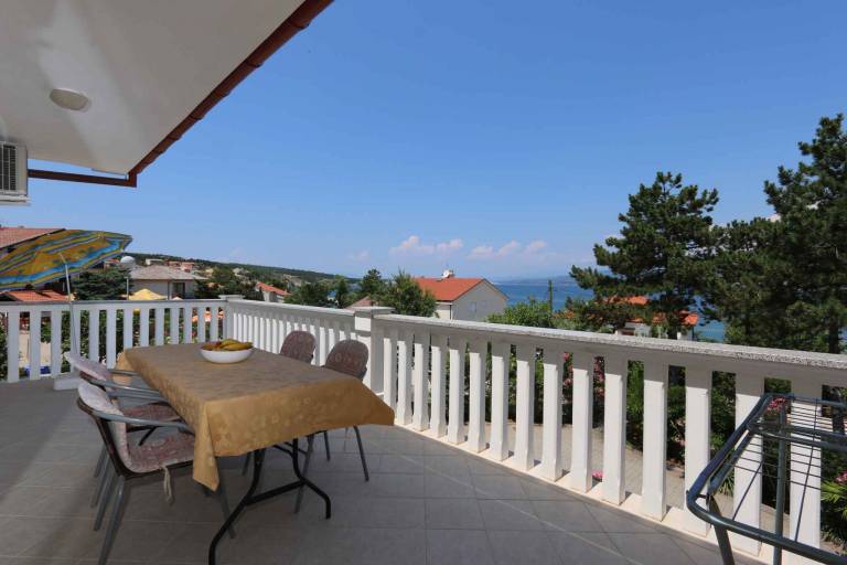 Holiday apartment with balcony and sea view — photo 3
