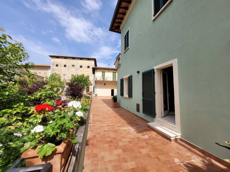 Holiday apartment with terrace — photo 3