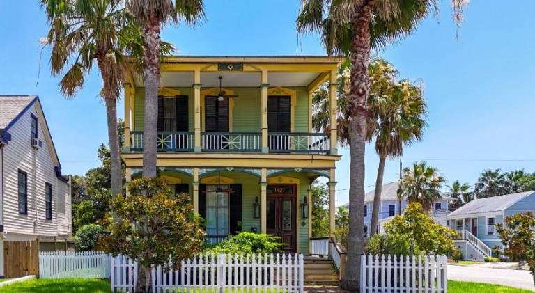 Vacation home with 5 rooms for 10 persons in Galveston, TX
