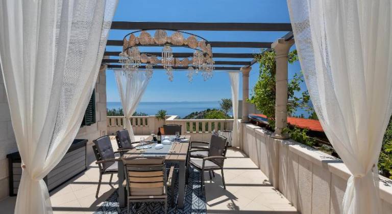 Ample villa with pool | Pets allowed in Tucepi