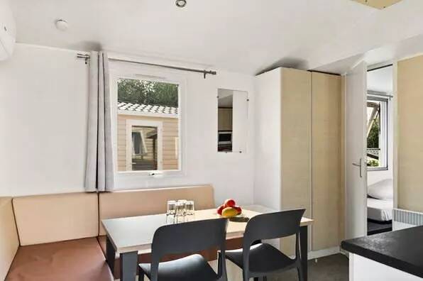Charming mobile home with barbeque, pool & hot tub | Next to the beach | Pet-friendly — photo 3
