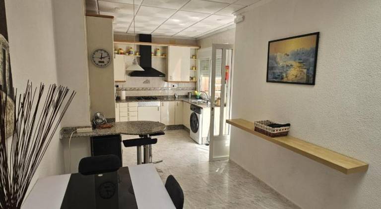 House with patio — photo 4